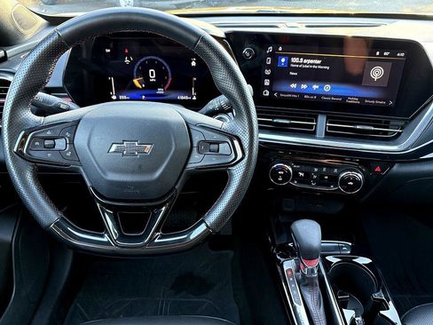 Certified 2024 Chevrolet Trax RS w/ Sunroof Package image 15