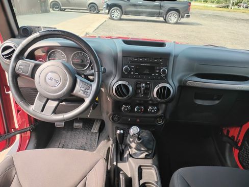 Used 2014 Jeep Wrangler Unlimited Sport w/ Quick Order Package 23S AWD/4WD image 8