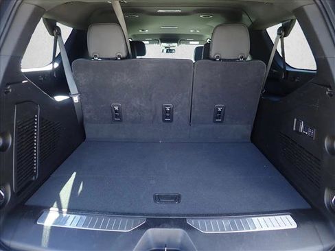 Used 2025 GMC Yukon XL Denali AWD/4WD image 8