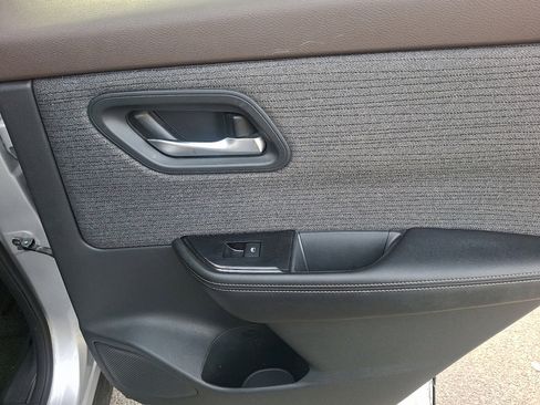 Used 2023 Nissan Rogue SV image 14