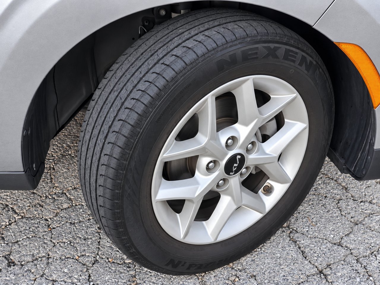 Used 2023 Kia Soul LX w/ LX Technology Package FWD image 9