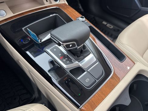 Used 2024 Audi Q5 2.0T Premium w/ Convenience Package image 29