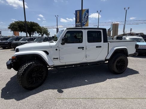 Used 2024 Jeep Gladiator Sport AWD/4WD image 11