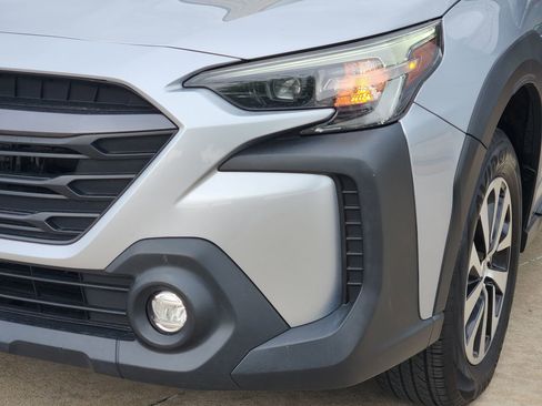 Used 2024 Subaru Outback Premium image 9