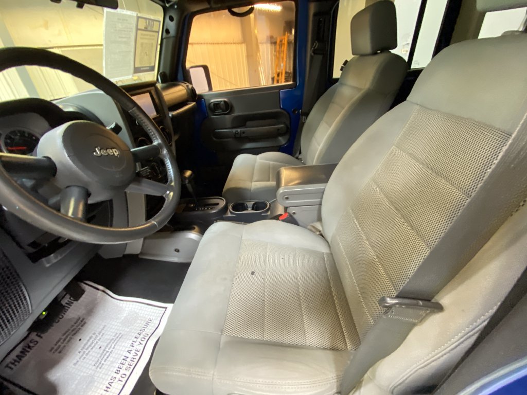 Used 2009 Jeep Wrangler Unlimited Rubicon w/ Dual Top Group AWD/4WD image 20