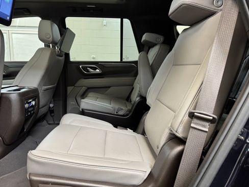 Used 2021 GMC Yukon SLT w/ SLT Premium Package image 16