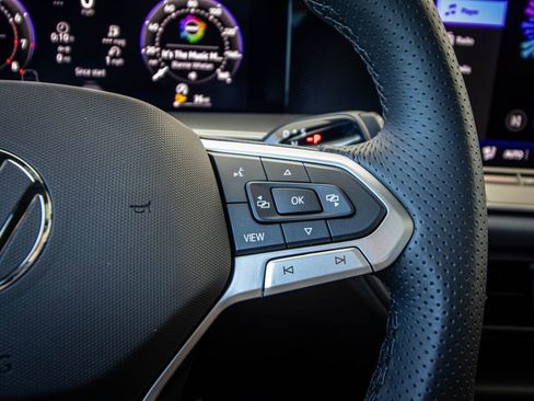 New 2026 Volkswagen Tiguan SE R-Line FWD image 39