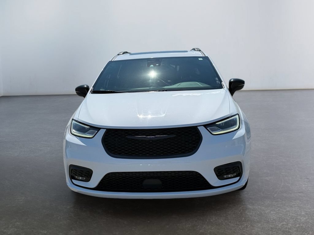 Used 2025 Chrysler Pacifica Limited FWD image 8