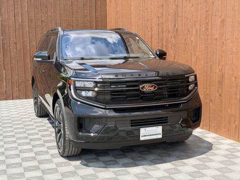 Used 2025 Ford Expedition Platinum w/ Stealth Appearance Package AWD/4WD image 14