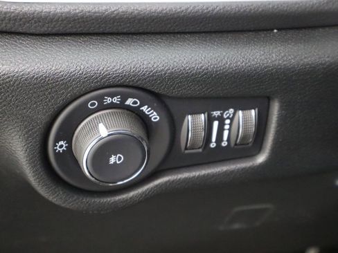 New 2026 Chrysler Pacifica Select image 23