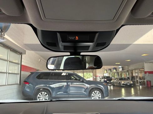 Used 2025 Nissan Rogue SV FWD image 18