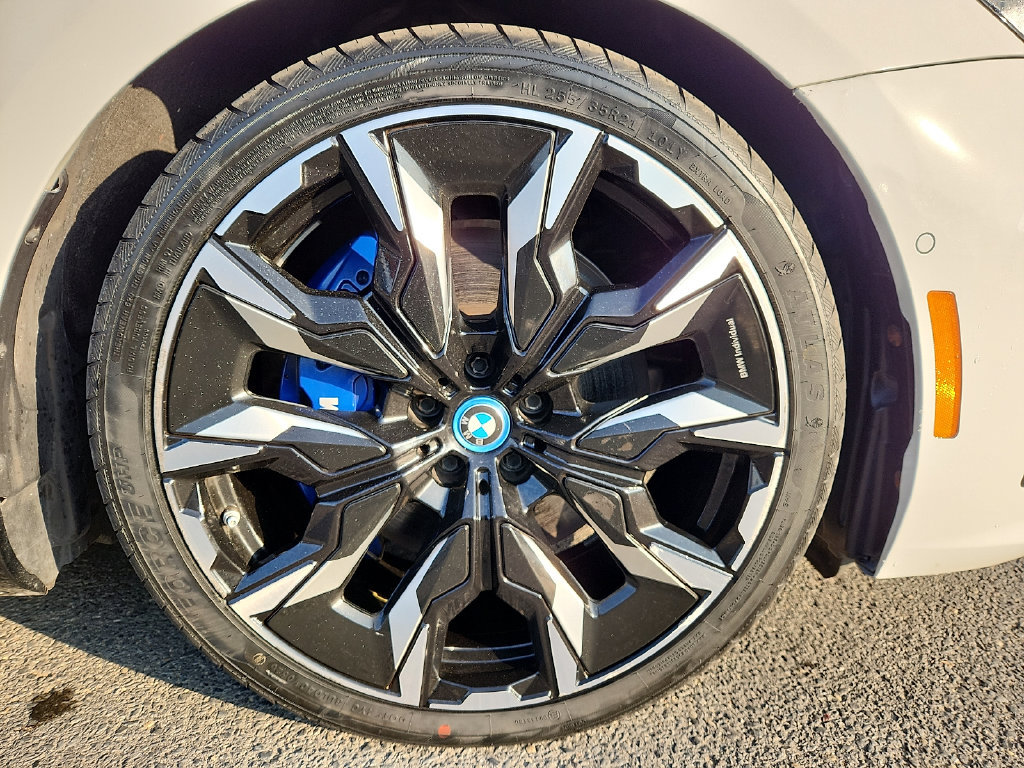 Used 2024 BMW i5 eDrive40i w/ M Sport Package RWD image 8
