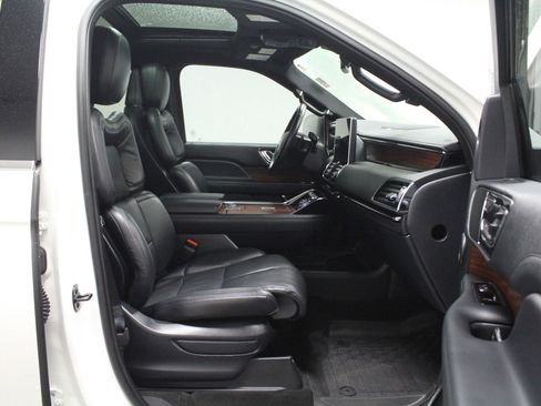 Used 2022 Lincoln Navigator Reserve image 17