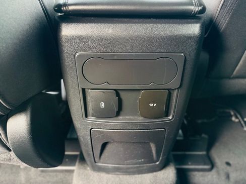 Used 2022 Ford Explorer XLT image 26