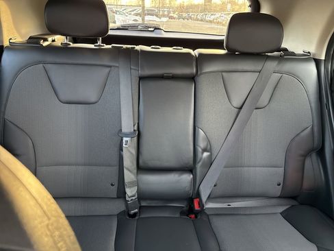 Used 2023 Kia Niro EX Touring image 23