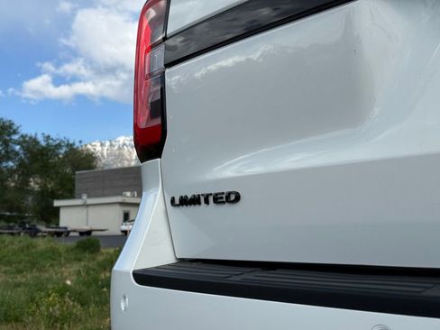 Used 2022 Ford Expedition Max Limited AWD/4WD image 15