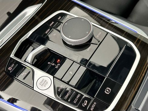 Certified 2025 BMW X5 xDrive40i w/ Parking Assistance Package image 17