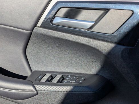 Used 2025 Mitsubishi Outlander SE image 16