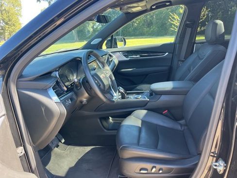 Used 2025 Cadillac XT6 Premium Luxury image 16