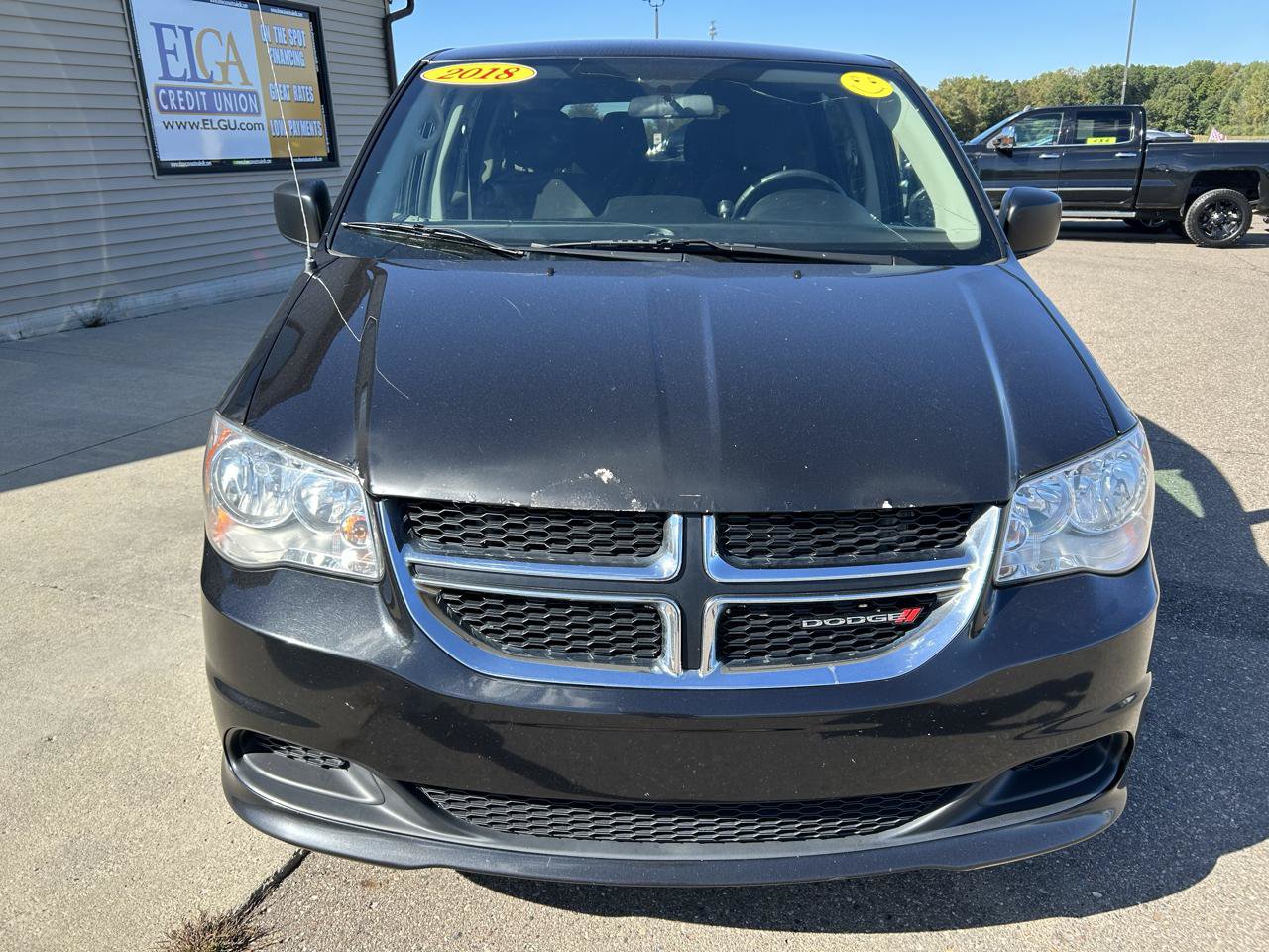 Used 2018 Dodge Grand Caravan SE w/ Rear Park Assist Package FWD image 2