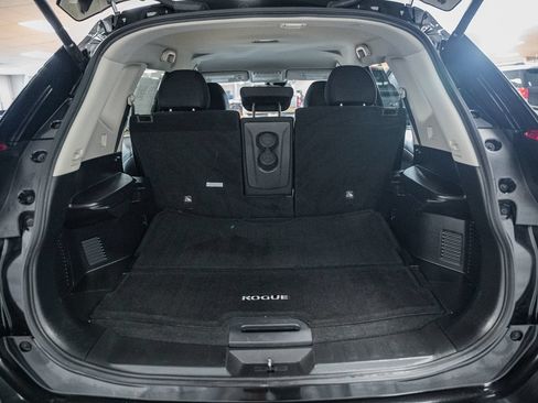 Used 2020 Nissan Rogue SV FWD image 10