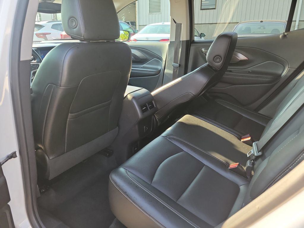 Used 2024 GMC Terrain SLT FWD image 16