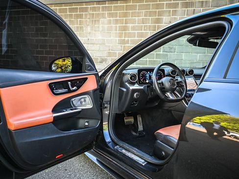 Used 2023 Mercedes-Benz C 300 4MATIC Sedan image 7