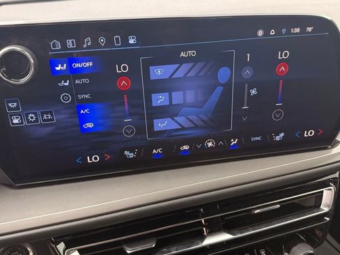 Used 2024 Chevrolet Traverse LT image 13