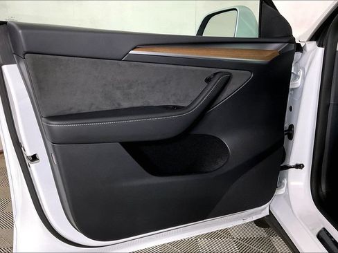 Used 2025 Tesla Model Y Long Range AWD/4WD image 22