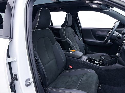 Used 2023 Volvo XC40 Recharge Plus AWD/4WD image 36