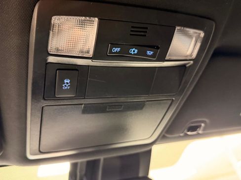 Used 2019 Toyota Tacoma TRD Sport w/ Technology Package image 21