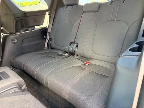 Used 2025 Honda Pilot Sport image 11