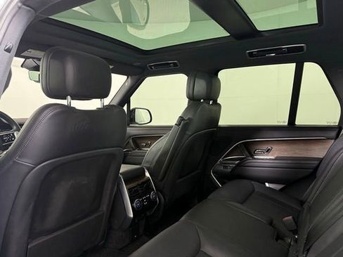 Used 2023 Land Rover Range Rover SE image 21