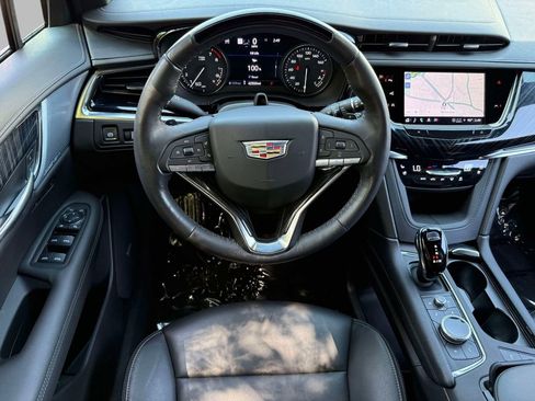 Used 2023 Cadillac XT6 Premium Luxury w/ Technology Package AWD/4WD image 4