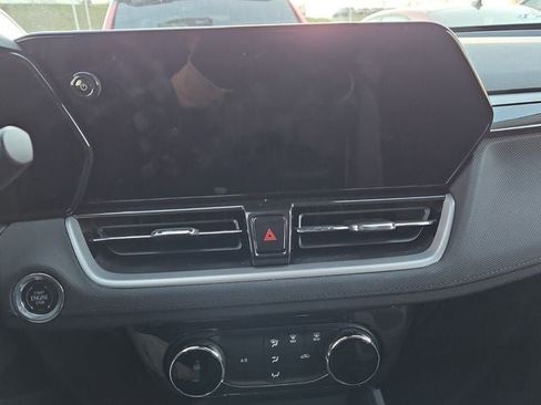 Used 2025 Chevrolet TrailBlazer LT image 24