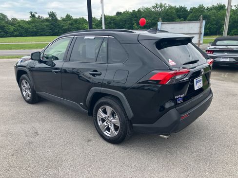 Used 2025 Toyota RAV4 XLE AWD/4WD image 5