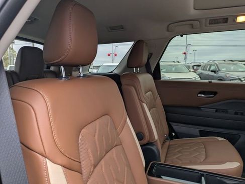 New 2026 Nissan Pathfinder Platinum AWD/4WD image 32