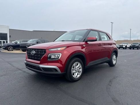 Used 2025 Hyundai Venue SE FWD image 3