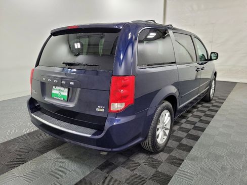 Used 2014 Dodge Grand Caravan SXT image 9