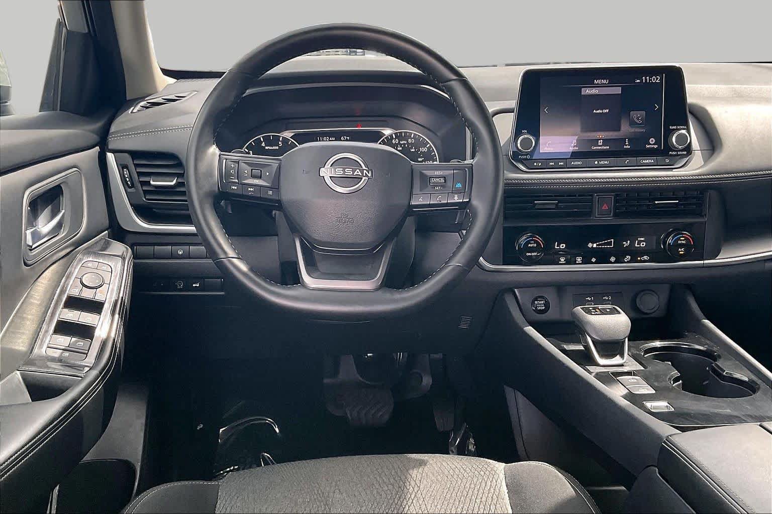 Used 2025 Nissan Rogue SV FWD image 11