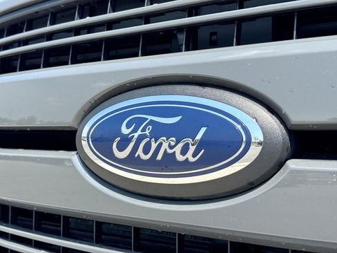 Used 2020 Ford F150 Lariat w/ Equipment Group 502A Luxury AWD/4WD image 14