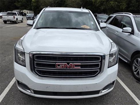 Used 2017 GMC Yukon SLT image 2