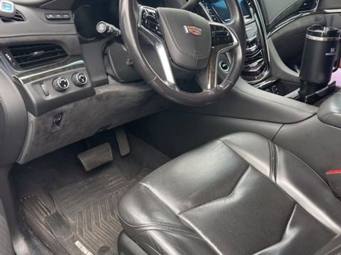 Used 2020 Cadillac Escalade Platinum image 2