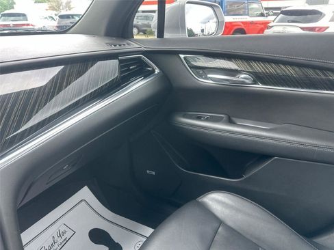 Used 2020 Cadillac XT6 Premium Luxury FWD image 33