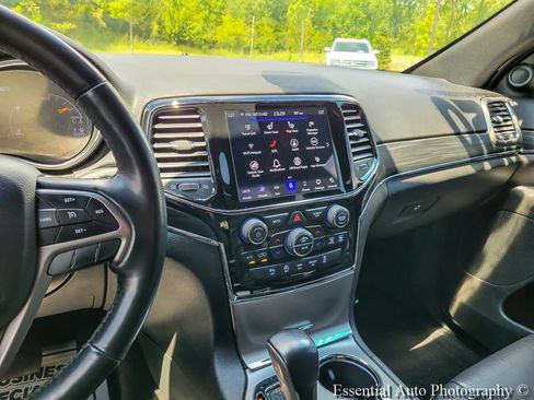 Used 2020 Jeep Grand Cherokee Limited AWD/4WD image 23