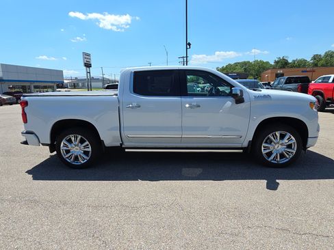 New 2026 Chevrolet Silverado 1500 High Country w/ Technology Package AWD/4WD image 11