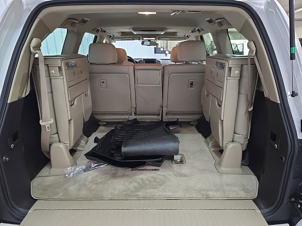 Used 2008 Toyota Land Cruiser w/ Upgrade Pkg AWD/4WD image 12