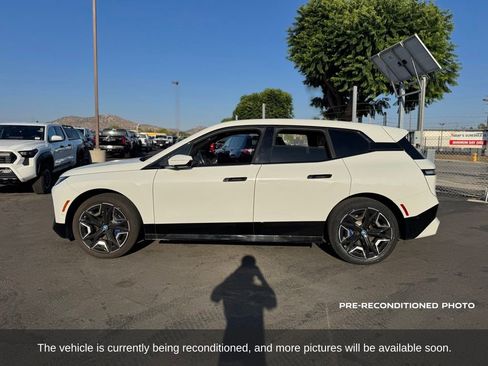 Used 2025 BMW iX xDrive50 AWD/4WD image 2