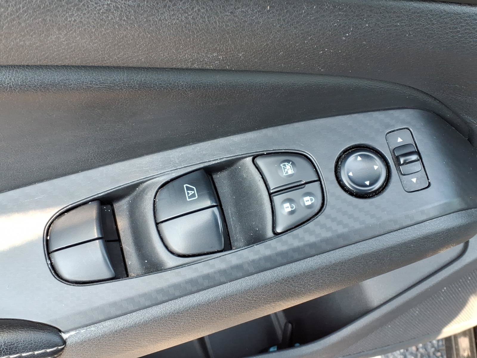 Used 2024 Nissan Altima 2.5 SV FWD image 6