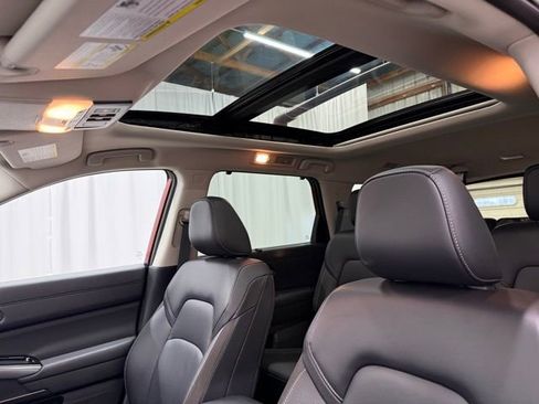 Used 2025 Nissan Pathfinder SL w/ SL Premium Package image 6